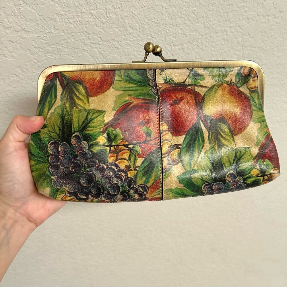 Patricia Nash / Italian Leather Grapes Peaches Fruit Crossbody Purse